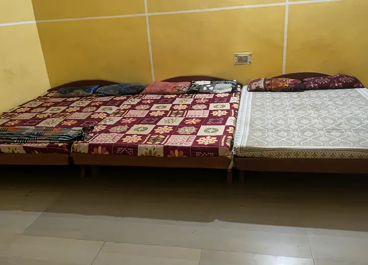 Room with brown floral bedding